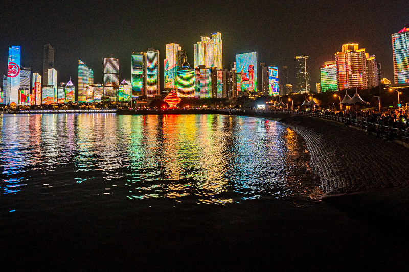 桂林导游玻璃桥讲解(跪求四天三晚 桂林旅游攻略)